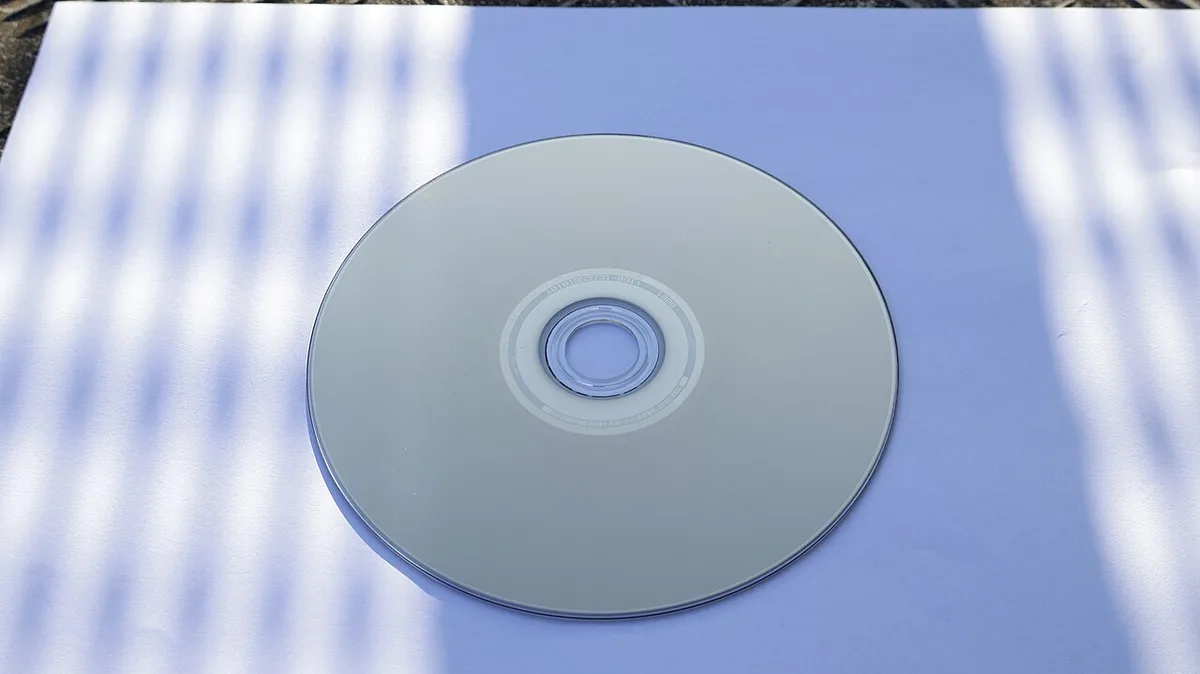 دیسک کارکرده ps4 – دیسک Blu-ray روی سطح آبی