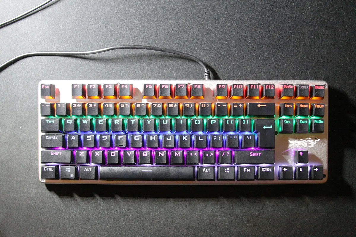 کیبورد گیمینگ – کیبورد مکانیکال گیمینگ با نورپردازی RGB